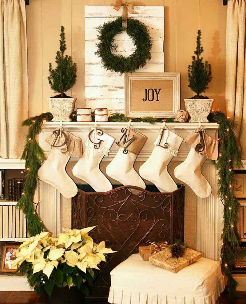 Christmas-living-room-decorating-ideas-1