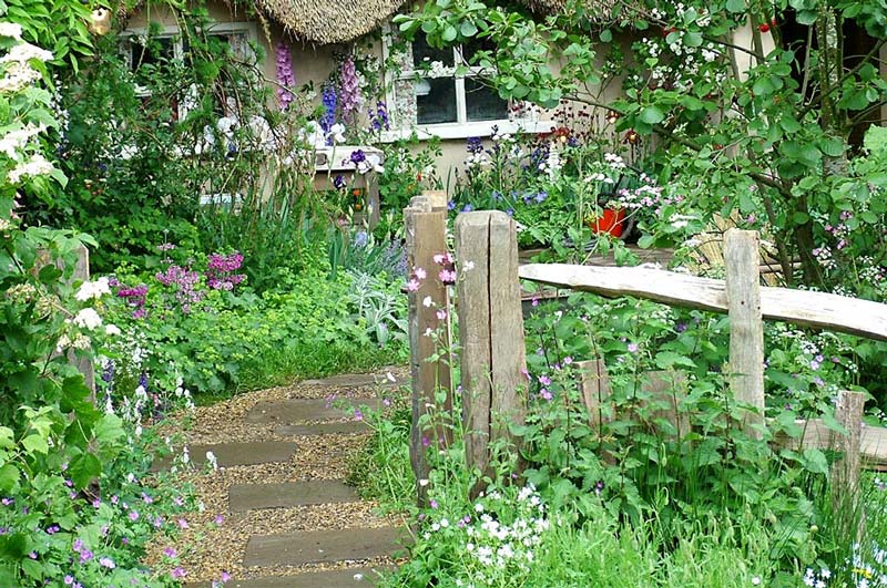 Garden Walkways Tips and Ideas