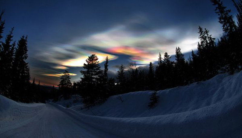 extraordinary natural phenomena glowing clouds