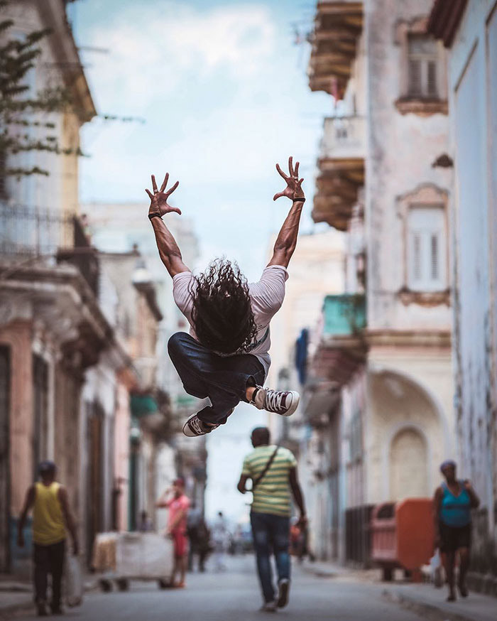 Ballet Dancers On The Streets Of Cuba