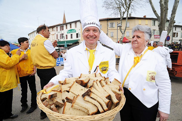 French Cook a Giant Omelette with 15 000 Eggs 