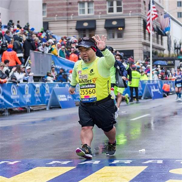 Marathon runner blazes a path for his son and others with dwarfism