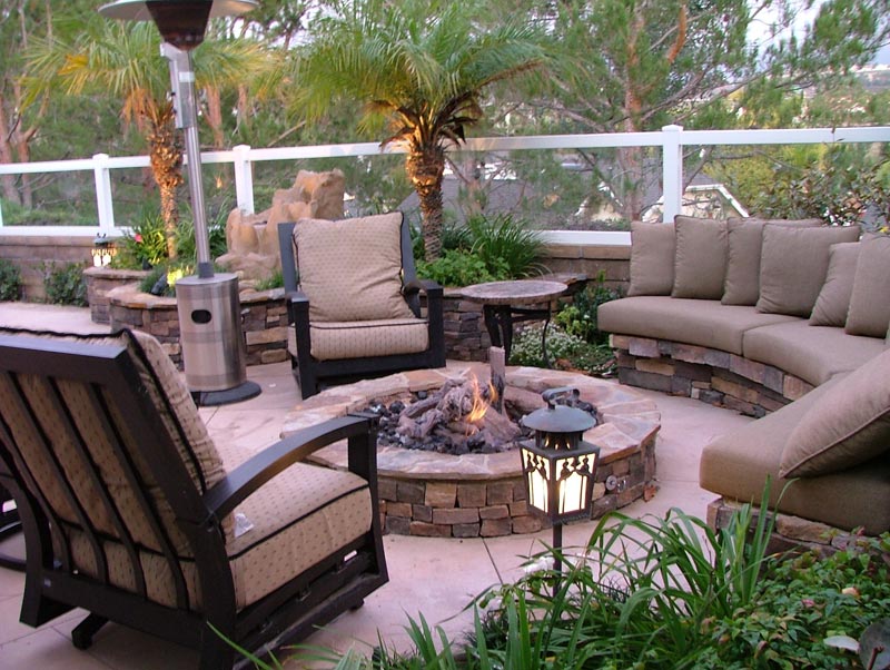 Outdoor Fire Pit Seating Ideas (19)