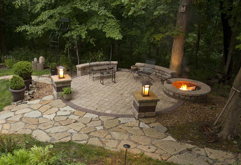 Outdoor Fire Pit Seating Ideas (4)
