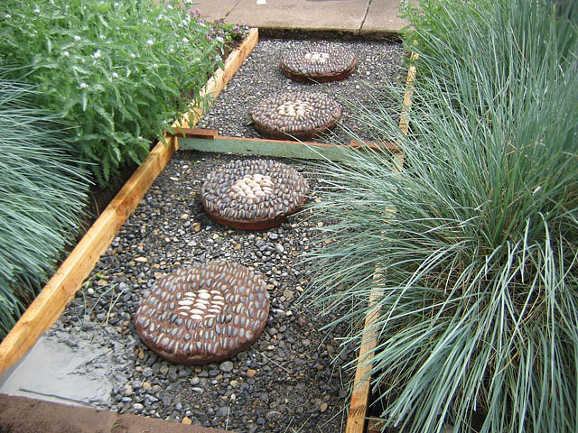 DIY – How to Make a Pebble Mosaic Pathway