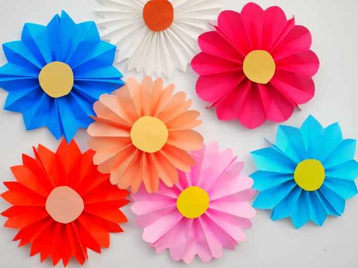 Easy DIY for Your Kids - Accordion Paper Flowers