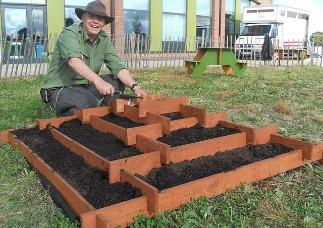 DIY - Pyramid Garden Planter