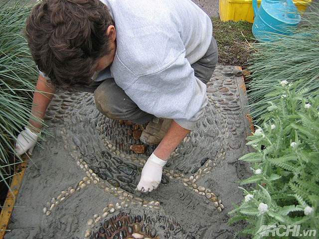 DIY – How to Make a Pebble Mosaic Pathway