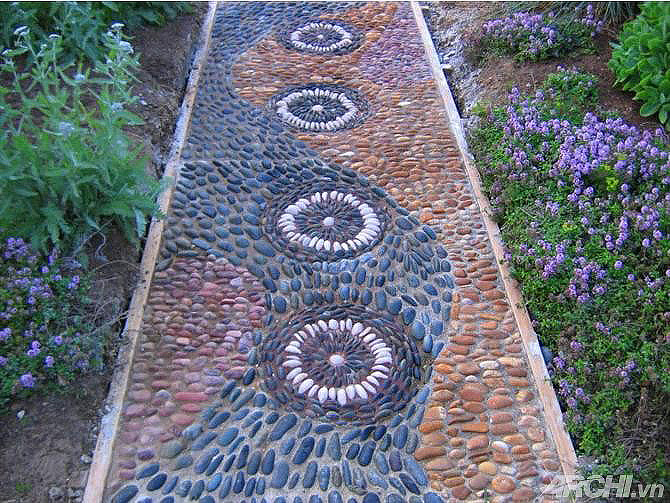 DIY – How to Make a Pebble Mosaic Pathway