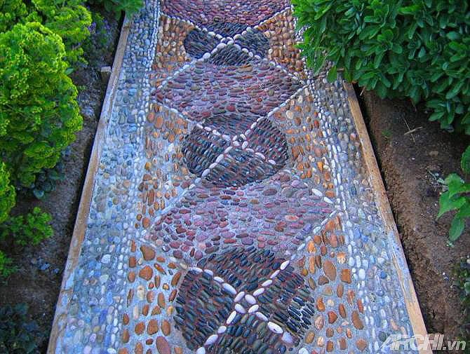 DIY – How to Make a Pebble Mosaic Pathway