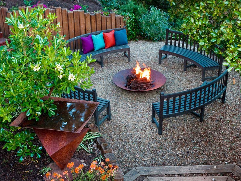Backyard Landscape Ideas with Natural Touch