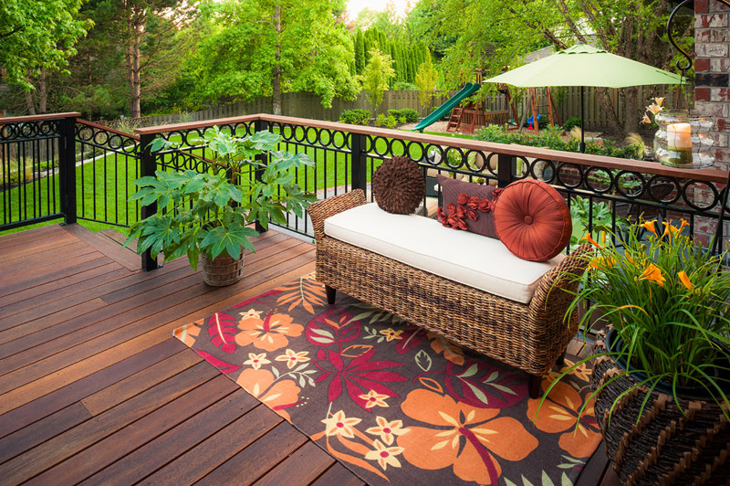 Decorate Your Deck With Plants 