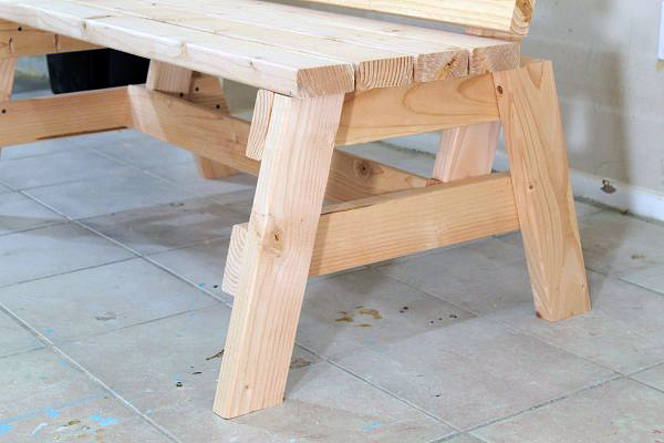 DIY - Sturdy 2×4 Sitting Bench And Side Table