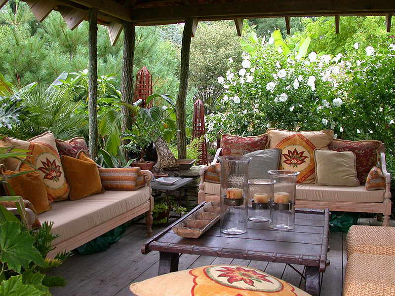 Decorate Your Deck With Plants 