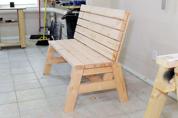 DIY - Sturdy 2×4 Sitting Bench And Side Table