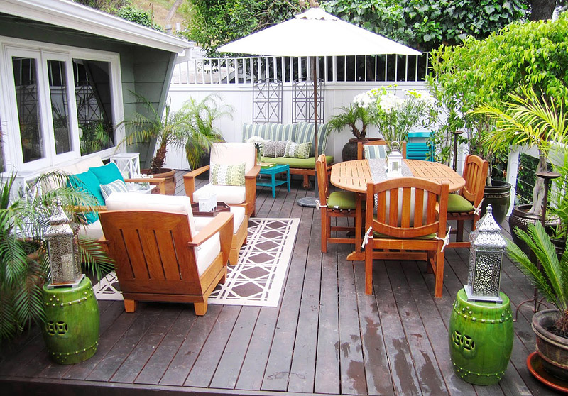 Decorate Your Deck With Plants 