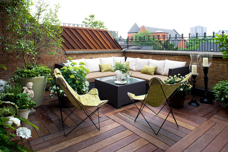 Decorate Your Deck With Plants 