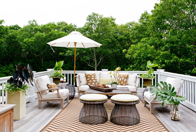 Decorate Your Deck With Plants 