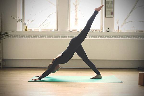 8 Simple Yoga Poses that Tighten Your Butt