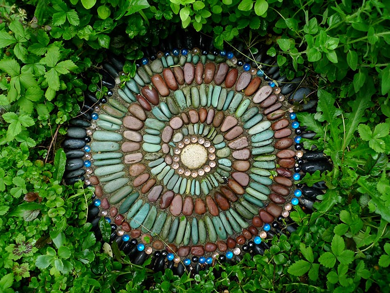Easy DIY Garden Projects with Stones