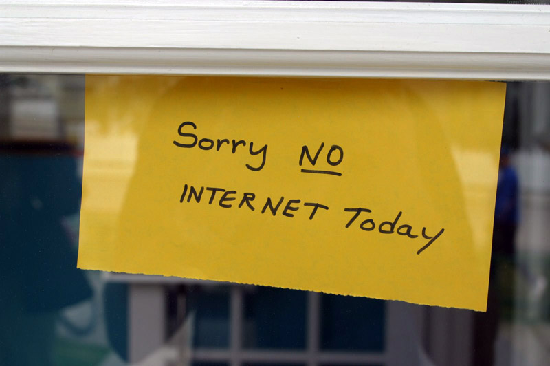 7 Signs We Are Too Dependent on Technology