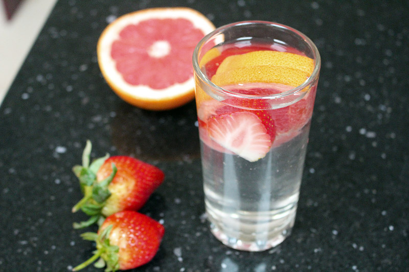 10 Delicious Detox Water Recipes For a Summer Detox