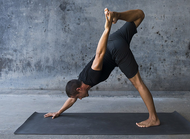 5 Reasons Why Dudes Should Practice Yoga