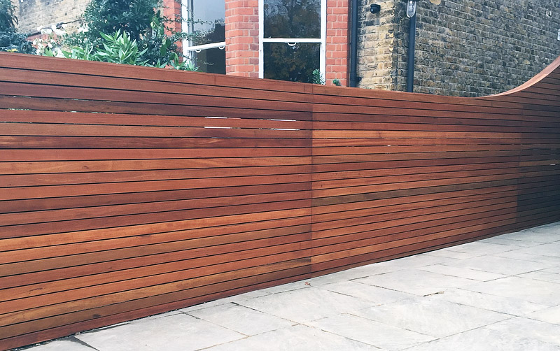 Horizontal Fence Panels: Modern Garden Design Ideas