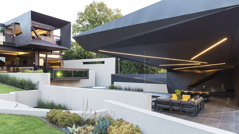 Sculptural Family Home - The Kloof Road House