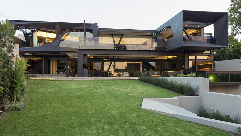 Sculptural Family Home - The Kloof Road House
