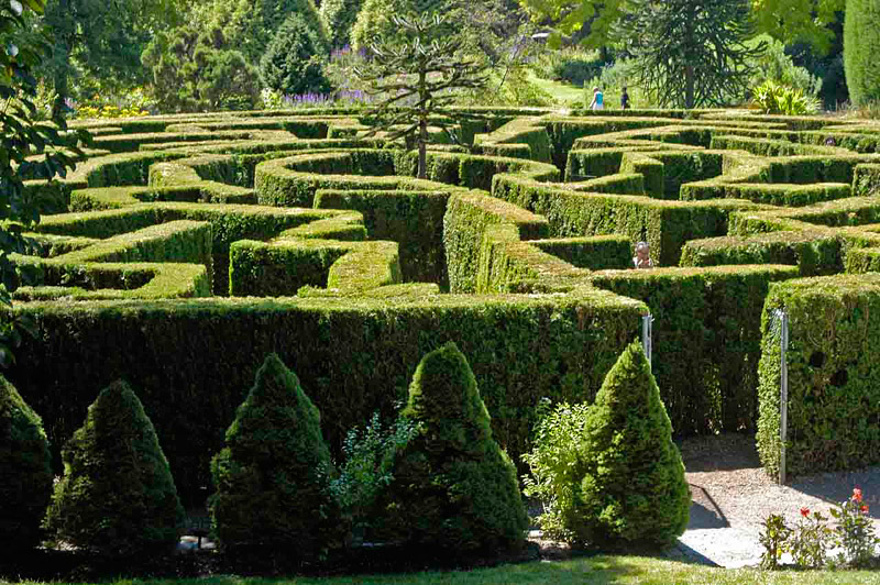 8 Breathtaking Garden Mazes