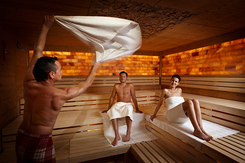 Health Benefits of Sauna Bathing (and the Risks Too)