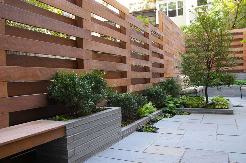 Horizontal Fence Panels: Modern Garden Design Ideas