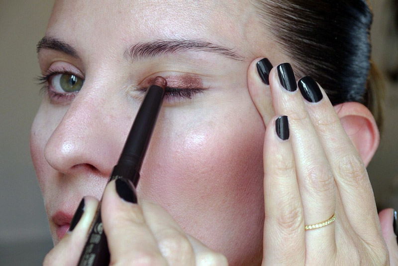 9 Beauty Habits That Give You Wrinkles