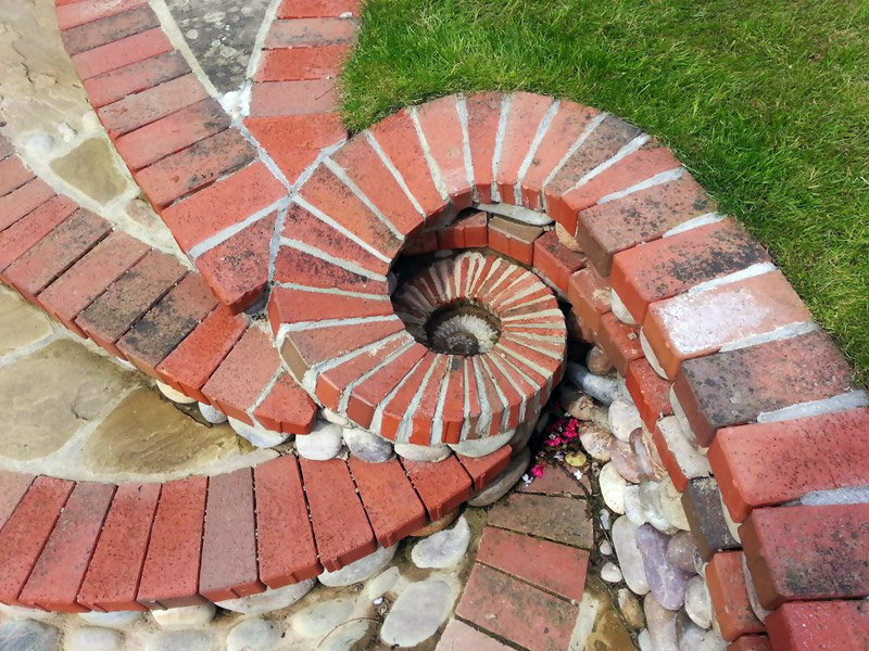 Amazing Free-form Stonework Breaks the Mold