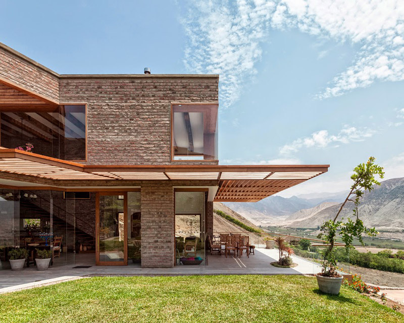 A Stunning Casa Azpitia by Estudio Rafael Freyre