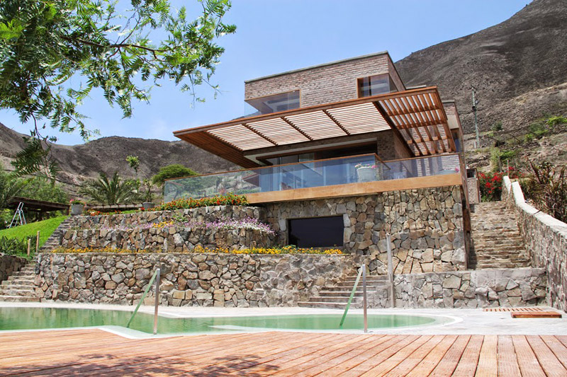 A Stunning Casa Azpitia by Estudio Rafael Freyre