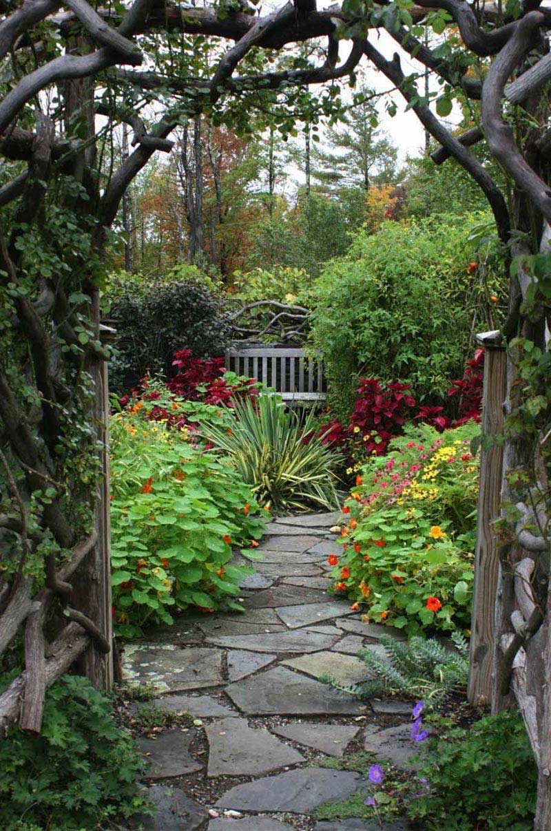 Beautiful Garden Paths Made of Natural Stone - Quiet Corner