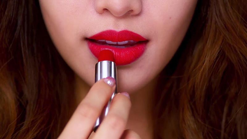 How to choose lipstick color for your skin tone and outfit