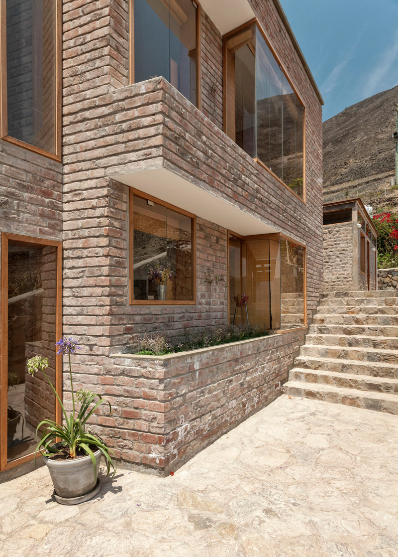 A Stunning Casa Azpitia by Estudio Rafael Freyre