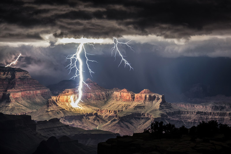 Power of Nature - 7 Epic Displays Of Lightning 