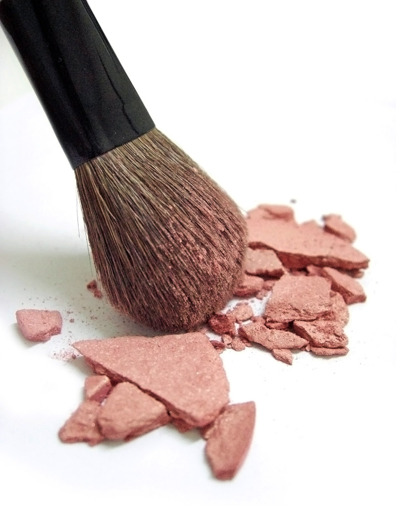 Makeup Tips - How to Fix Broken Blush