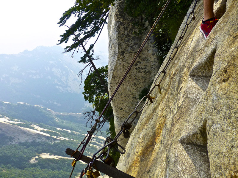 The World's Deadliest Hike - Mountain Huashan 