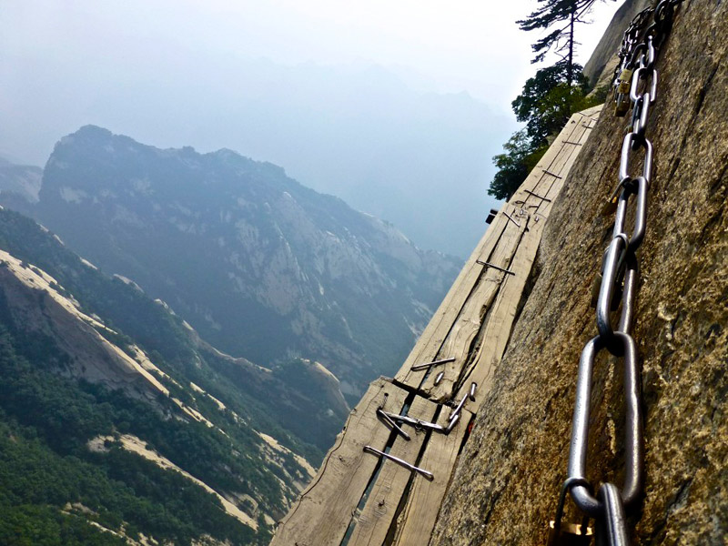 The World's Deadliest Hike - Mountain Huashan 