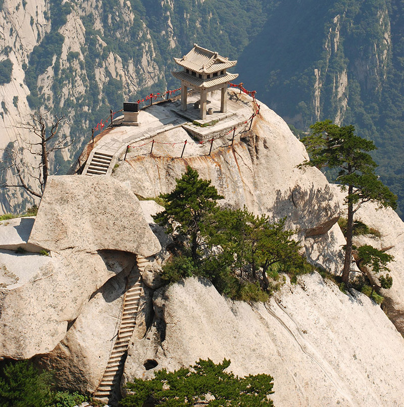 The World's Deadliest Hike - Mountain Huashan 