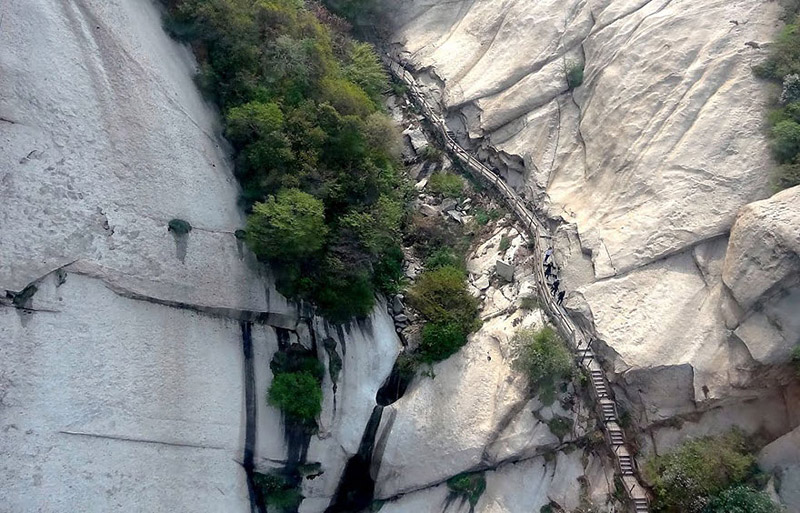 The World's Deadliest Hike - Mountain Huashan 