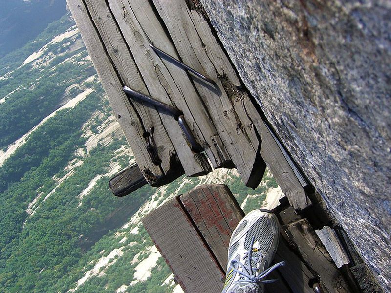 The World's Deadliest Hike - Mountain Huashan 