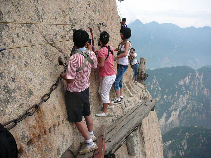 The World's Deadliest Hike - Mountain Huashan 