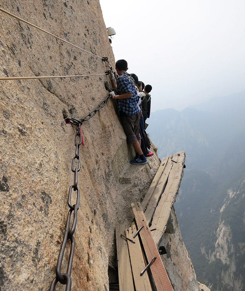 The World's Deadliest Hike - Mountain Huashan 