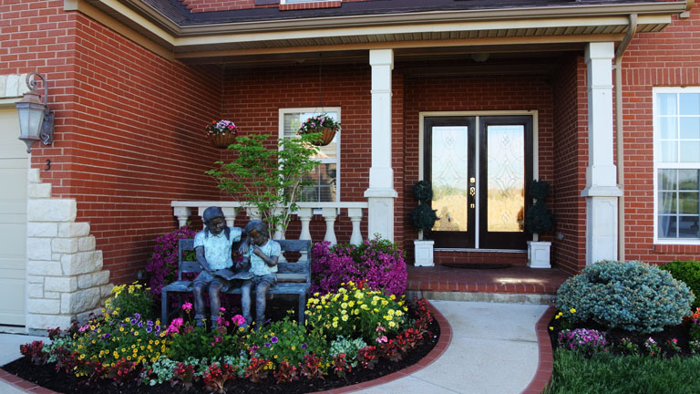 Front Yard Landscaping Ideas and Tips. A pleasant view from the street gives a sense of individual pride and accomplishment. And it adds greatly to your property's value by setting the yard apart and making it beautiful... #FrontYard #Landscaping